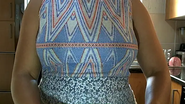 Snapshot of NewBeginnings8 chatting on 02-11-26, 12:27 NewBeginnings8 online show from 02-11-26, 12:27