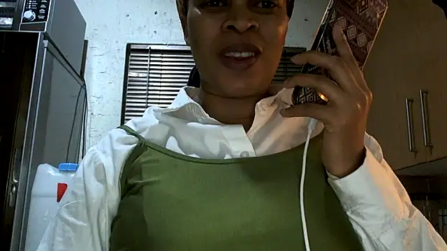 Snapshot of NewBeginnings8 chatting on 07-01-26, 07:25 NewBeginnings8 online show from 07-01-26, 07:25