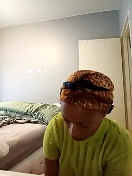 Snapshot of NewBeginnings8 chatting on 02-06-26, 05:25 NewBeginnings8 online show from 02-06-26, 05:25