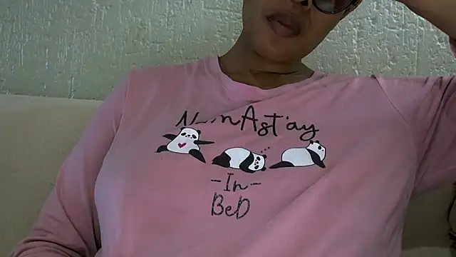 Snapshot of NewBeginnings8 chatting on 02-12-26, 06:02 NewBeginnings8 online show from 02-12-26, 06:02