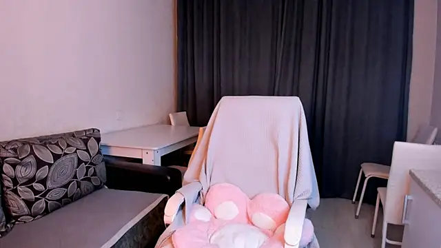 Snapshot of leyaleen chatting on 10-31-25, 01:52 leyaleen online show from 10-31-25, 01:52