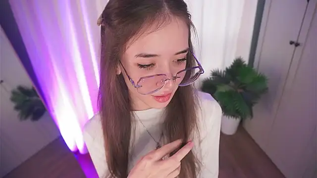 tinyanie online show from 11-14-25, 05:22