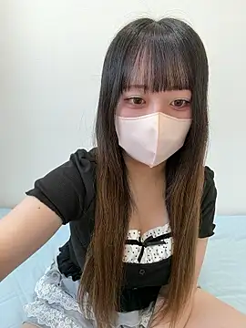 Snapshot of emiri_da_nyan chatting on 05-17-26, 05:29 emiri da nyan online show from 05-17-26, 05:29