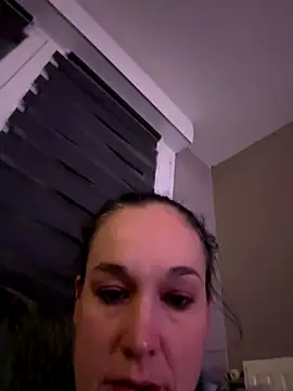 Snapshot of Girlysensuelle chatting on 10-30-25, 06:27 Girlysensuelle online show from 10-30-25, 06:27