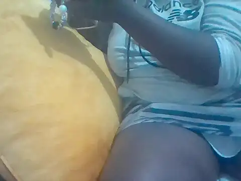 Snapshot of tyimi chatting on 10-31-25, 05:42 tyimi online show from 10-31-25, 05:42