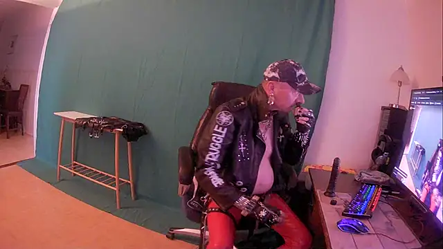 Snapshot of NahkaSami chatting on 11-11-25, 11:16 NahkaSami online show from 11-11-25, 11:16