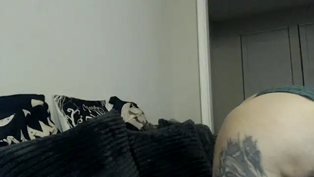 Snapshot of Holyplastic chatting on 11-22-25, 01:15 Holyplastic online show from 11-22-25, 01:15