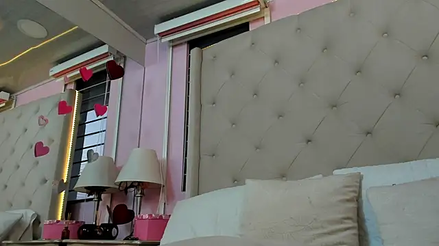 Snapshot of scarlett_leblanc_ chatting on 07-17-26, 12:02 scarlett leblanc online show from 07-17-26, 12:02