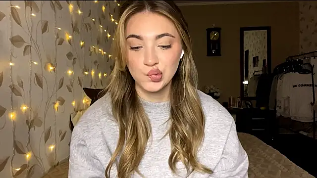 OrethaEredia online show from 12-21-25, 05:03