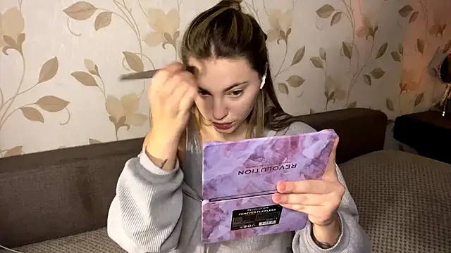 OrethaEredia online show from 12-02-25, 05:25