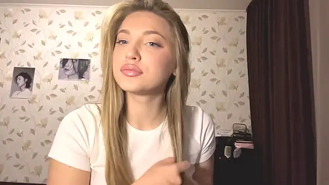 Snapshot of OrethaEredia chatting on 10-30-25, 04:26 OrethaEredia online show from 10-30-25, 04:26