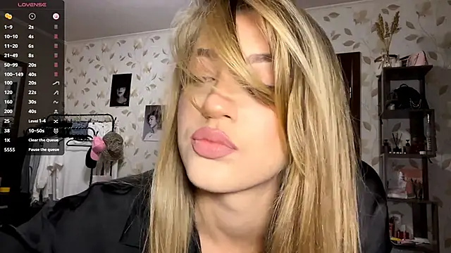 OrethaEredia online show from 11-17-25, 04:11