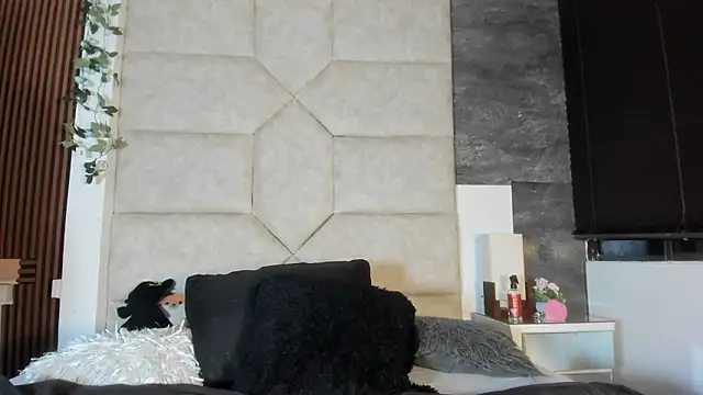 Liia Leens online show from 02-13-26, 05:07