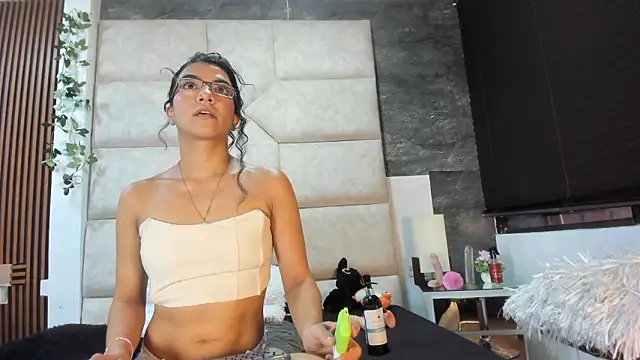 Liia Leens online show from 02-26-26, 05:57