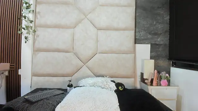 Liia Leens online show from 02-28-26, 04:45