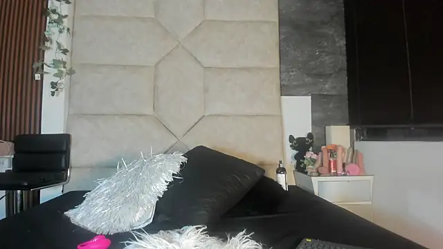 Liia Leens online show from 02-17-26, 03:37