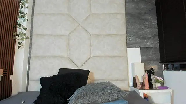 Liia Leens online show from 02-08-26, 04:32