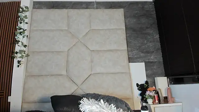 Liia Leens online show from 02-19-26, 04:09