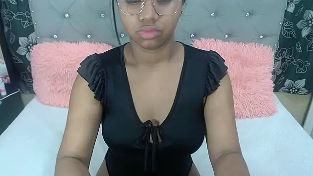 Snapshot of valentinavega18x chatting on 02-25-26, 03:07 valentinavega18x online show from 02-25-26, 03:07