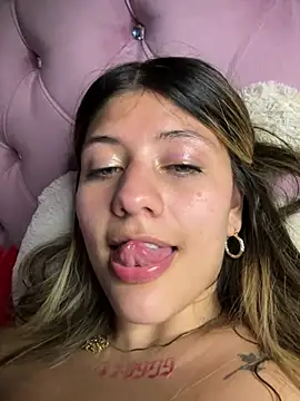 Snapshot of Crystall_15 chatting on 02-15-26, 04:13 Crystall 15 online show from 02-15-26, 04:13