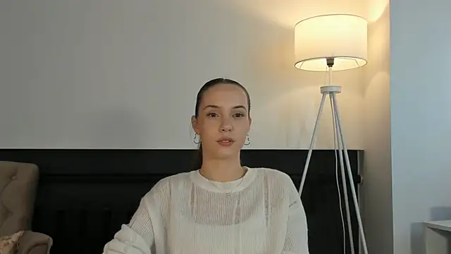 Snapshot of TovaDage chatting on 10-31-25, 09:06 TovaDage online show from 10-31-25, 09:06