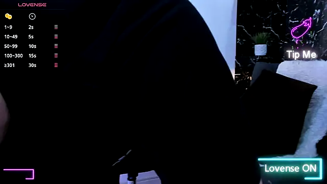 Juna mejia01 online show from 10-31-25, 01:30