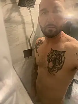 RobsBigD online show from 12-17-25, 05:18