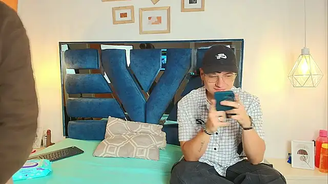 Zoe And Dylan  online show from 02-19-26, 12:46