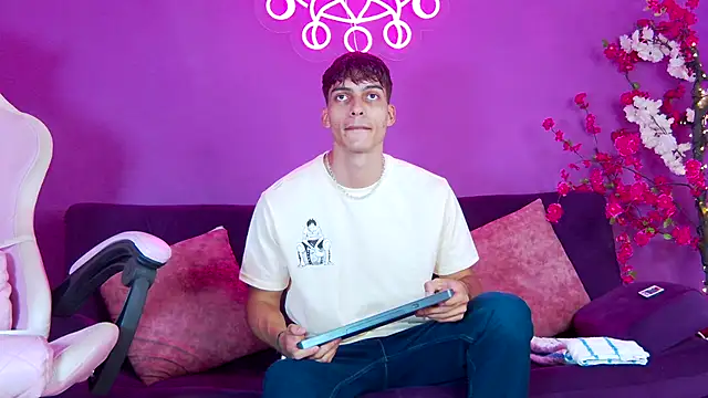 AlessioVitale online show from 11-24-25, 12:16