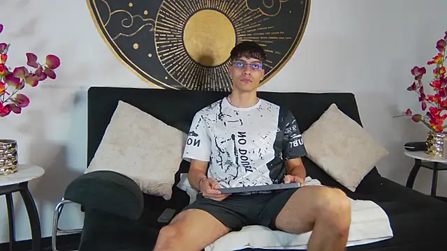 AlessioVitale online show from 01-12-26, 12:12