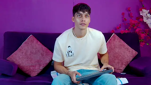 AlessioVitale online show from 11-28-25, 12:27