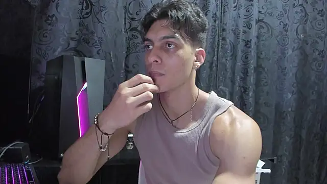 Snapshot of AlessioVitale chatting on 04-01-26, 12:24 AlessioVitale online show from 04-01-26, 12:24