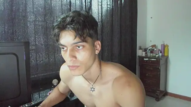 Snapshot of AlessioVitale chatting on 03-31-26, 11:34 AlessioVitale online show from 03-31-26, 11:34