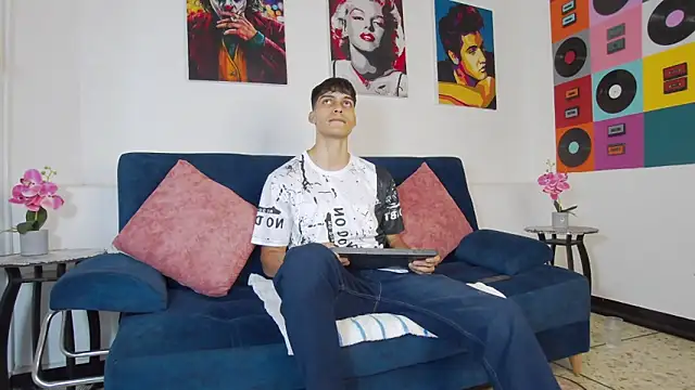 AlessioVitale online show from 11-18-25, 12:19