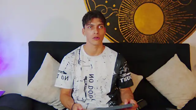 Snapshot of AlessioVitale chatting on 02-24-26, 07:59 AlessioVitale online show from 02-24-26, 07:59