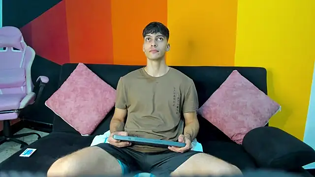 AlessioVitale online show from 12-04-25, 12:04