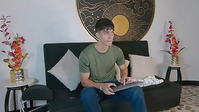 AlessioVitale online show from 11-12-25, 12:31