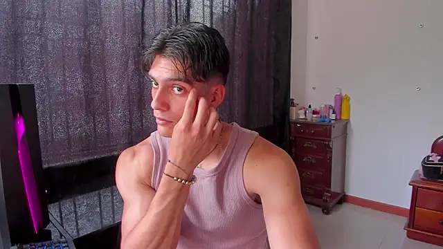 Snapshot of AlessioVitale chatting on 03-26-26, 09:13 AlessioVitale online show from 03-26-26, 09:13