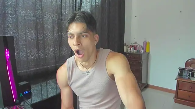 Snapshot of AlessioVitale chatting on 03-27-26, 11:55 AlessioVitale online show from 03-27-26, 11:55