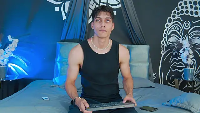 Snapshot of AlessioVitale chatting on 02-16-26, 07:56 AlessioVitale online show from 02-16-26, 07:56