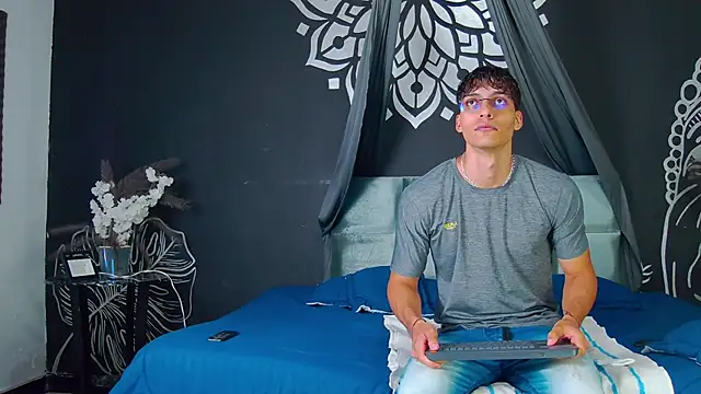 AlessioVitale online show from 12-20-25, 11:57