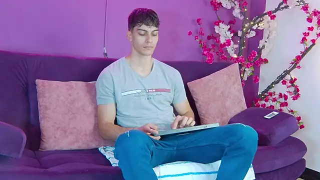 AlessioVitale online show from 11-26-25, 12:16