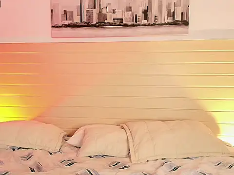 Madisonkay online show from 12-18-25, 07:07