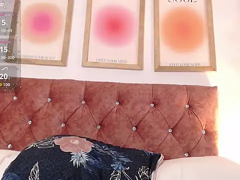 Snapshot of Madisonkay chatting on 10-31-25, 06:59 Madisonkay online show from 10-31-25, 06:59