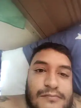 Snapshot of yeisonren99 chatting on 10-31-25, 01:41 yeisonren99 online show from 10-31-25, 01:41