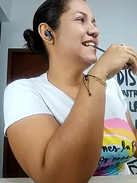 Samaraa Lee online show from 12-19-25, 10:39