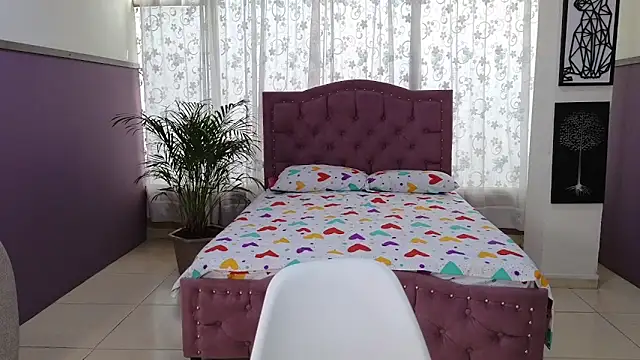 alaia skater online show from 12-22-25, 07:25