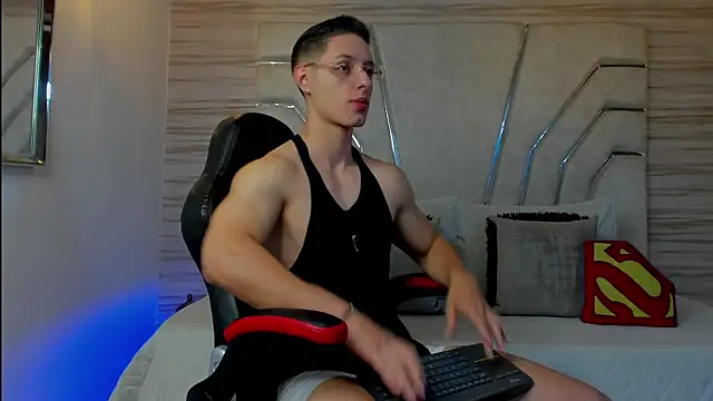 MAXTHOMSON online show from 11-28-25, 03:39