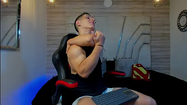 MAXTHOMSON online show from 11-22-25, 01:37