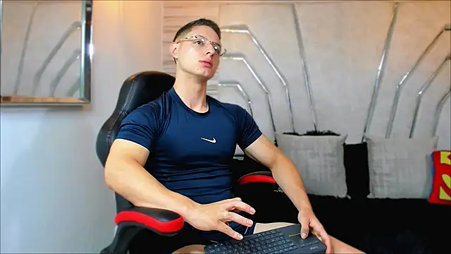 MAXTHOMSON online show from 11-06-25, 01:20